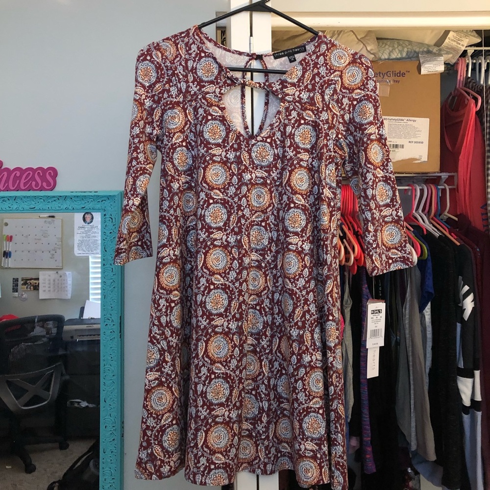 Cute 3/4 sleeve flowy dress